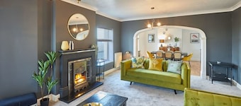 Host Stay Regency Mansions Apartment