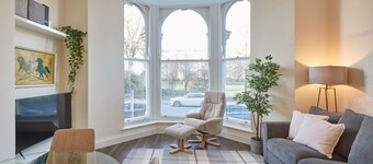 Host Stay South Cliff Apartment