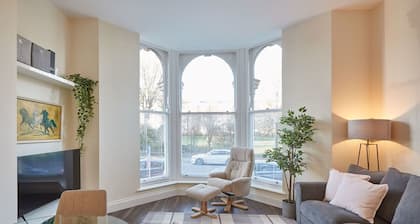 Host Stay South Cliff Apartment