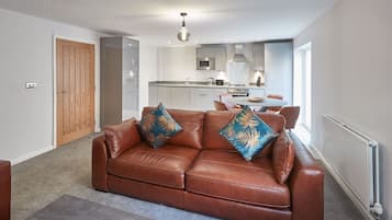 Apartemen | 2 kamar tidur, meja kerja, kedap suara, dan internet