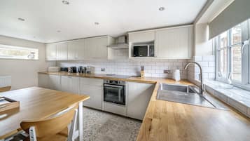 House | 2 bedrooms, desk, soundproofing