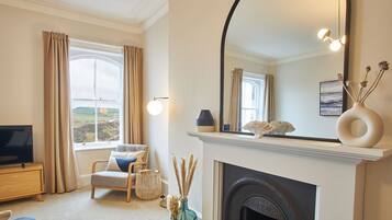 Apartment | 2 bedrooms, desk, Internet