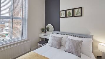 House | 2 bedrooms, desk, soundproofing