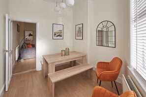 House | 2 bedrooms, desk, soundproofing - Host Stay Fountains Cottage (Guisborough)