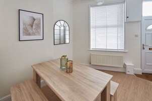 Hus | 2 sovrum, skrivbord och ljudisolering