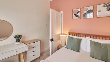 Rumah | 2 kamar tidur, meja kerja, dan kedap suara