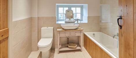A bathroom with a toilet, sink, and bathtub.
