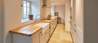 Host Stay The Cobbles