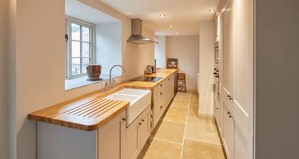 Host Stay The Cobbles