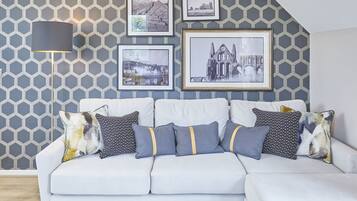 House | 3 bedrooms, desk, soundproofing