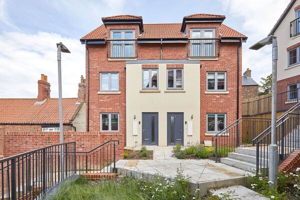 Host Stay Lightkeeper S Cottage - Whitby