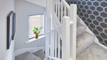 House | 3 bedrooms, desk, soundproofing