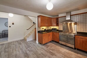 House - Host Stay The Alby (Whitby)