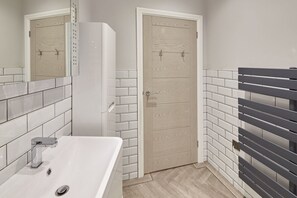 Leilighet | 2 soverom, skrivebord, lydisolert og internett