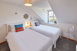 Apartment | 2 bedrooms, Internet - Host Stay Robins Den (Whitby)