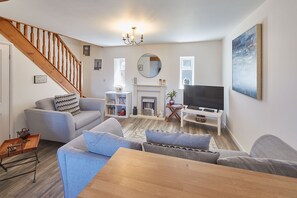 Apartment | 2 bedrooms, Internet - Host Stay Robins Den (Whitby)