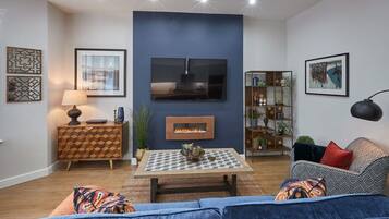 Apartment | 1 bedroom, desk, Internet