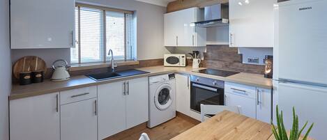 Apartment | Private kitchen | Electric kettle, toaster