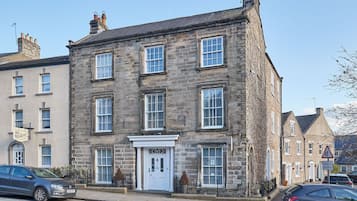 House | 7 bedrooms, Internet