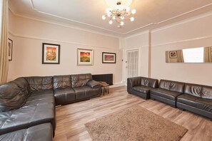 House | 7 bedrooms, Internet