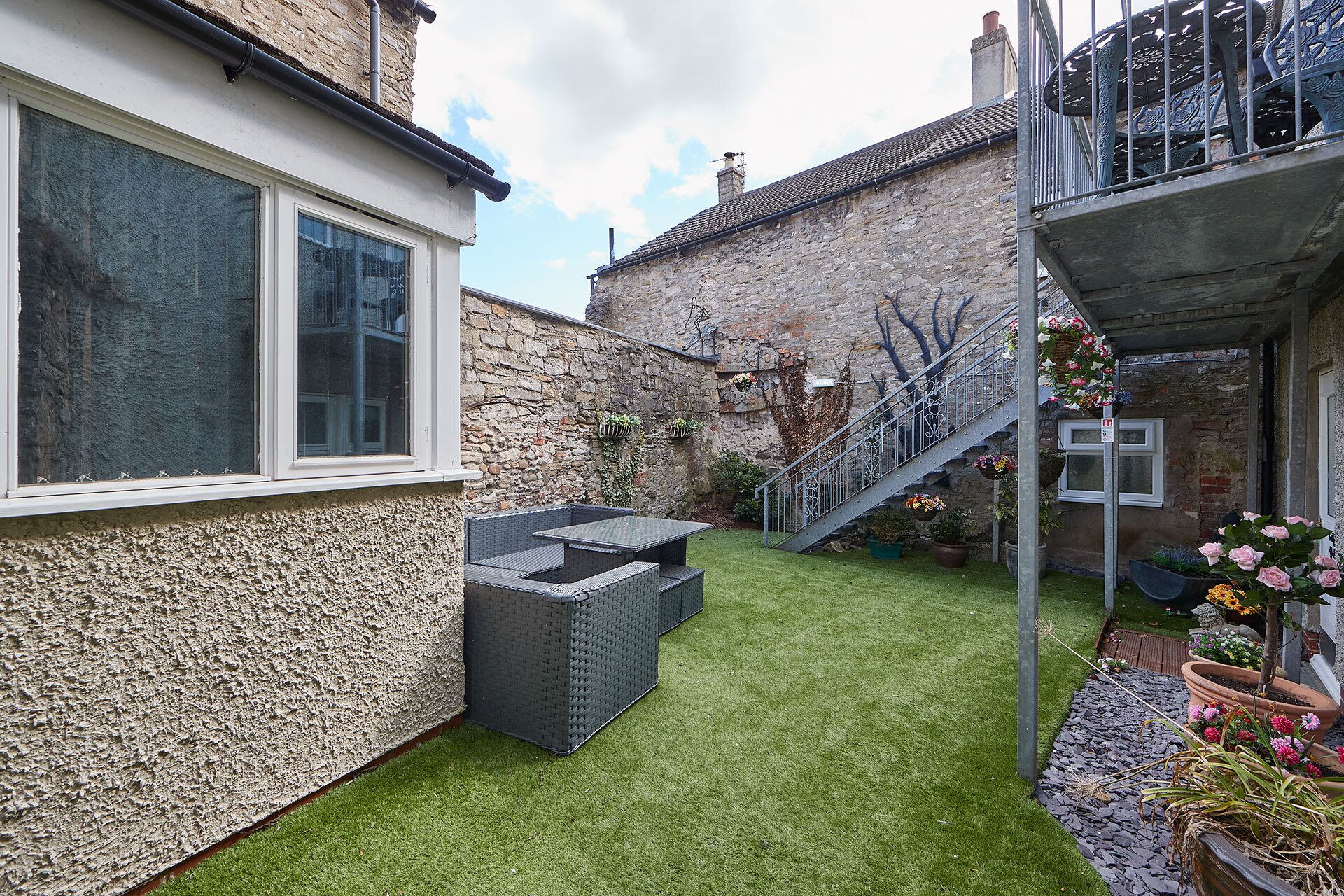 7 عدّة غرف نوم وخدمة الإنترنت