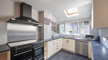 House | 7 bedrooms, Internet