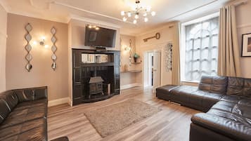 House | 7 bedrooms, Internet