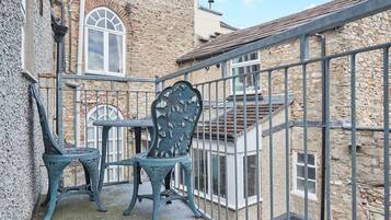 House | 7 bedrooms, Internet