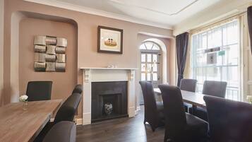 House | 7 bedrooms, Internet