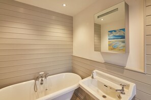 Hus | 4 soverom og internett