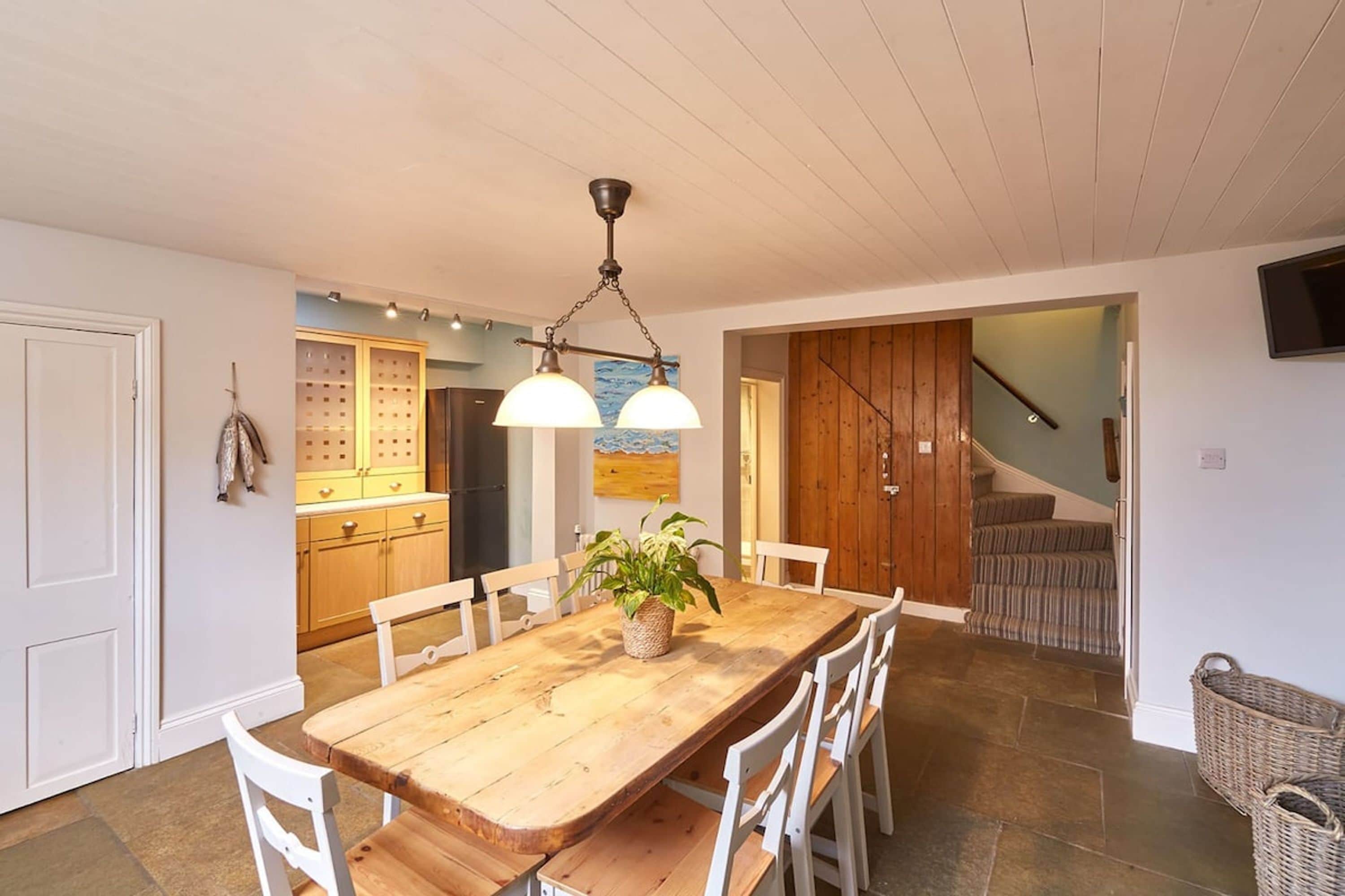 4 عدّة غرف نوم وخدمة الإنترنت