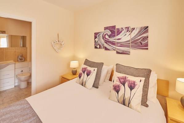 House | 4 bedrooms, Internet - Host Stay The Scuttlebutt Townhouse (Whitby)