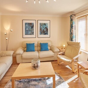 House | 4 bedrooms, Internet - Host Stay The Scuttlebutt Townhouse (Whitby)