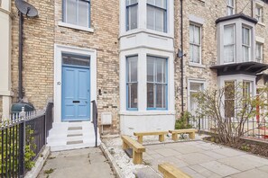 House | 5 bedrooms, Internet - Host Stay Hidden Treasure (Whitby)