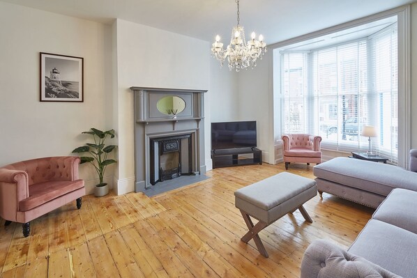 House | 5 bedrooms, Internet - Host Stay Hidden Treasure (Whitby)