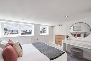 Apartment | 3 bedrooms, Internet - Host Stay Pier View Penthouse (Whitby)