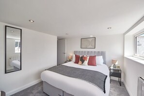 Apartment | 3 bedrooms, Internet - Host Stay Pier View Penthouse (Whitby)