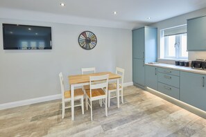 2 bedrooms, Internet - Host Stay Sunny Dale Cottage (Pickering)
