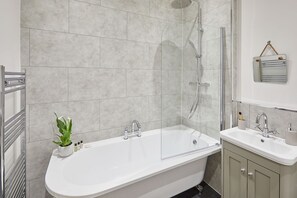3 bedrooms, Internet - Host Stay Licence to Chill (Saltburn-by-the-Sea)