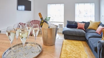 3 bedrooms, Internet