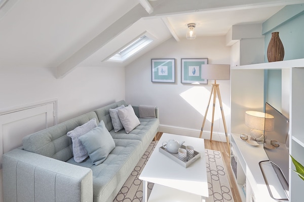 Host Stay Cooks Cabin - Whitby, UK