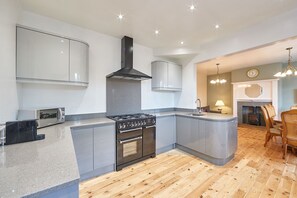 House | 5 bedrooms - Host Stay Puffin House (Whitby)