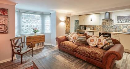 Host Stay In The Key Of Sea