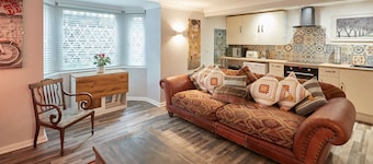 Host Stay In The Key Of Sea