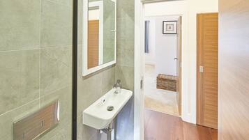 Apartment | 2 bedrooms, desk