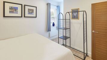 Apartment | 2 bedrooms, desk