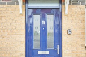 House | 2 bedrooms - Host Stay The Tardis (Redcar)