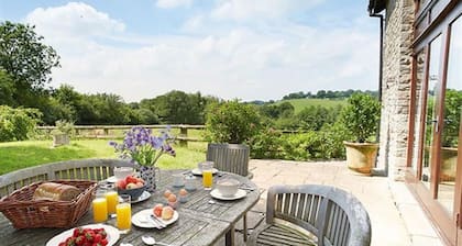 Host Stay Tregaer Mill Barn