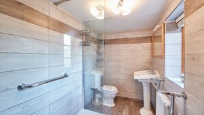 A bathroom with a glass-enclosed shower, a white toilet, and a pedestal sink. - Host Stay Oldcorn Cottage (Whitby)