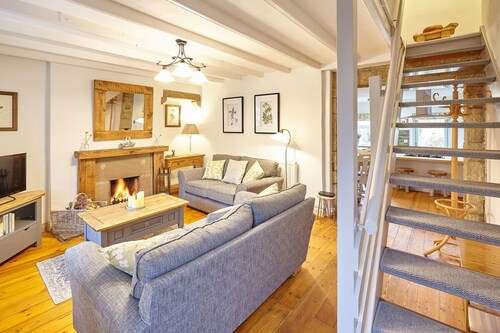 Host Stay Green Willow